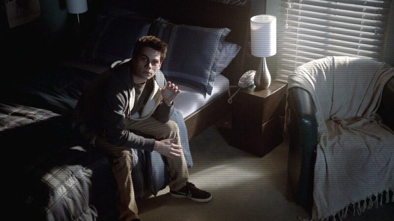 Stiles (Dylan O’Brien) ist erneut verschwunden, scheint aber einen Hinweis hinterlassen zu haben. – Bild: RTL II