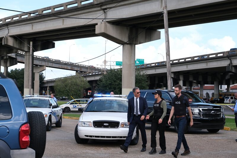 (v.l.n.r.) Special Agent Dwayne Pride (Scott Bakula); FBI Special Agent Tammy Gregorio (Vanessa Ferlito); Special Agent Christopher LaSalle (Lucas Black) – Bild: CBS Broadcasting, Inc. /​ Patti Perret