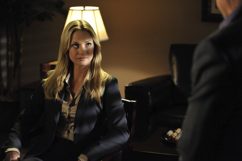 Während das Team an einem neuen Fall arbeitet, kehrt JJ (A.J. Cook) zurück … – Bild: 2011 American Broadcasting Companies, Inc. All rights reserved. /​ Eric McCandless Lizenzbild frei