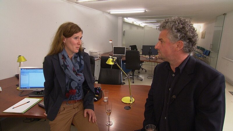 Mareike Baumann ist überglücklich mit ihrem neuen Job. Doch sie findet raus, dass der wohltätige Verein systematisch Spendengelder veruntreut. Was hat Chef Kurt Behrend damit zu tun? – Bild: MG RTL D