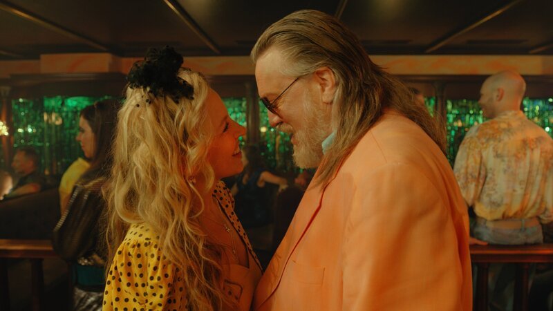 Elfi Pfeisinger (Nina Proll), Richard Tschach (Nicholas Ofczarek). – Bild: ORF/​Superfilm