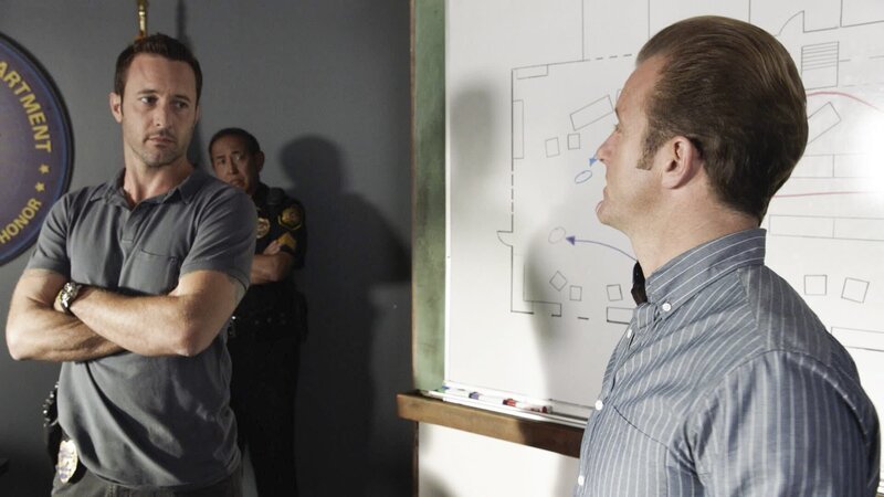 Ein neuer hochexplosiver Fall wartet auf Steve (Alex O’Loughlin, l.) und Danny (Scott Caan, r.) … – Bild: CBS Broadcasting, Inc.
