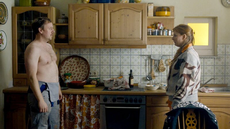 Franca (Katharina Abel, re.) und ihr Ex-Freund Uwe (Jesse Albert, li.). – Bild: WDR/Oliver Freuwörth Franca (Katharina Abel, re.) und ihr Ex-Freund Uwe (Jesse Albert, li.). – Bild: WDR/Oliver Freuwörth