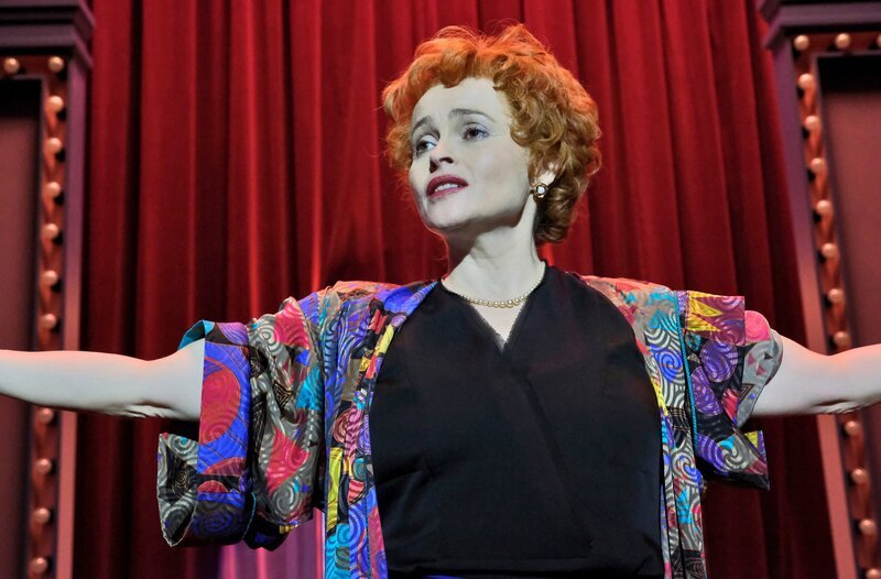 Noele Gordon (Helena Bonham Carter). – Bild: WDR/​ITV Studios Limited
