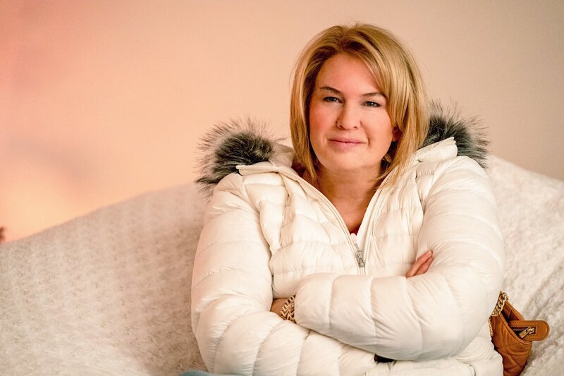 Renée Zellweger (Pam Hupp). – Bild: ORF/​Universal/​NBC/​Skip Bolen