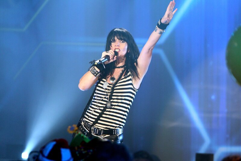 Die Dokumentation zeichnet das Leben und die Karriere der deutschen Pop-Ikone Nena nach, die mit dem Hit der Nena-Band „99 Luftballons“ die Musiklandschaft der 1980er Jahre revolutionierte und zur Stimme einer ganzen Generation wurde. Nena – Bild: MDR/Michael Schöne Die Dokumentation zeichnet das Leben und die Karriere der deutschen Pop-Ikone Nena nach, die mit dem Hit der Nena-Band „99 Luftballons“ die Musiklandschaft der 1980er Jahre revolutionierte und zur Stimme einer ganzen Generation wurde. Nena – Bild: MDR/Michael Schöne