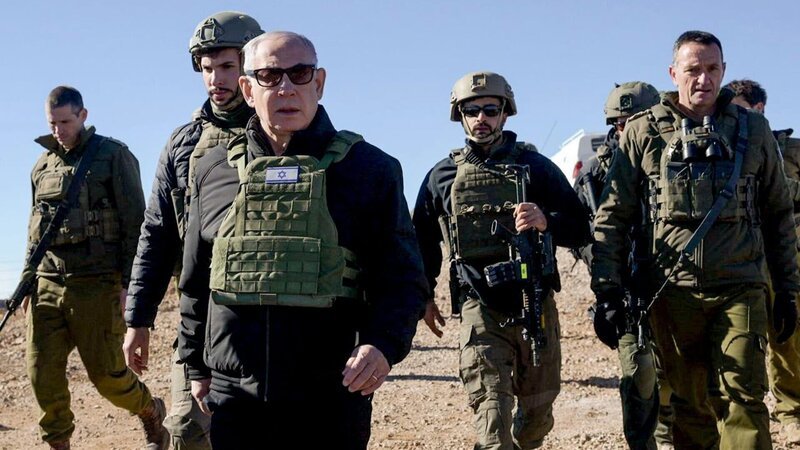 Israels Regierungschef Netanjahu arbeitet seit Jahren daran, den Iran am Bau einer Atombombe zu hindern und das iranische Atomprogramm zu zerstören. – Bild: JAVA /​ ORF