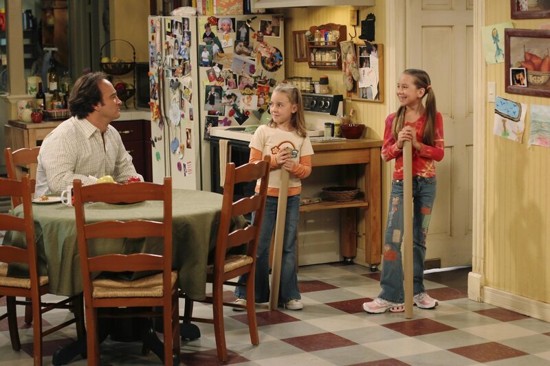 Race“ – Out-of-shape Jim enters a 10K marathon to teach Kyle, who wants to quit basketball, a lesson about not being a quitter -- but he cheats to get first to the finish line -- on „According to Jim,“ TUESDAY, OCTOBER 11 (8:00⁠–⁠8:30 p.m., ET), on the ABC Television Network. (ABC/​MICHAEL ANSELL) JIM BELUSHI, BILLI BRUNO, TAYLOR ATELIAN – Bild: Nitro