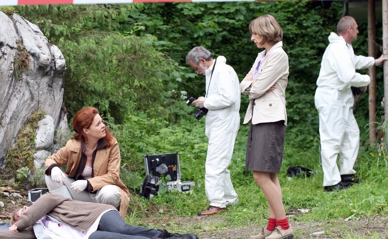 (v.li.): Christine Klein (Dr. Haller), Maria Bachmann (Helga Tobler). – Bild: ORF/​BEO-Film/​Stella von Saldern