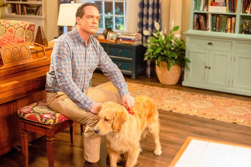 Diedrich Bader (Greg Otto). – Bild: ORF/​Disney/​ABC/​Michael Ansell