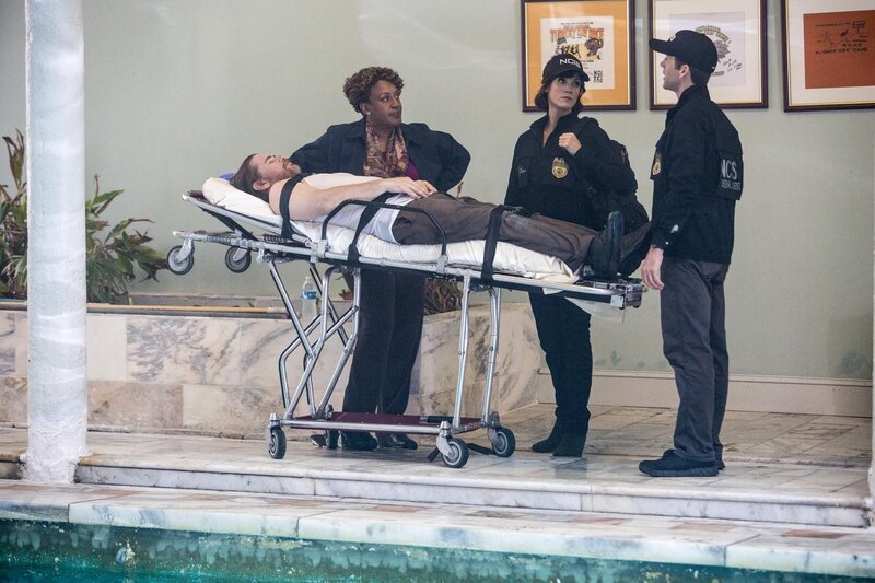 Als ein weiterer Toter gefunden wird, beginnt für Wade (CCH Pounder, l.), LaSalle (Lucas Black, r.) und Brody (Zoe McLellan, M.) ein Wettlauf mit der Zeit, um weitere Opfer zu verhindern … – Bild: CBS Broadcasting, Inc. /​ Skip Bolen