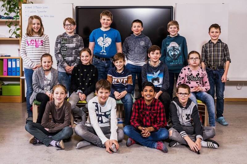 SRF bi de Lüt – Unser Dorf – Lungern Die Schulklasse von Saskia Jacot – Bild: Oscar Alessio