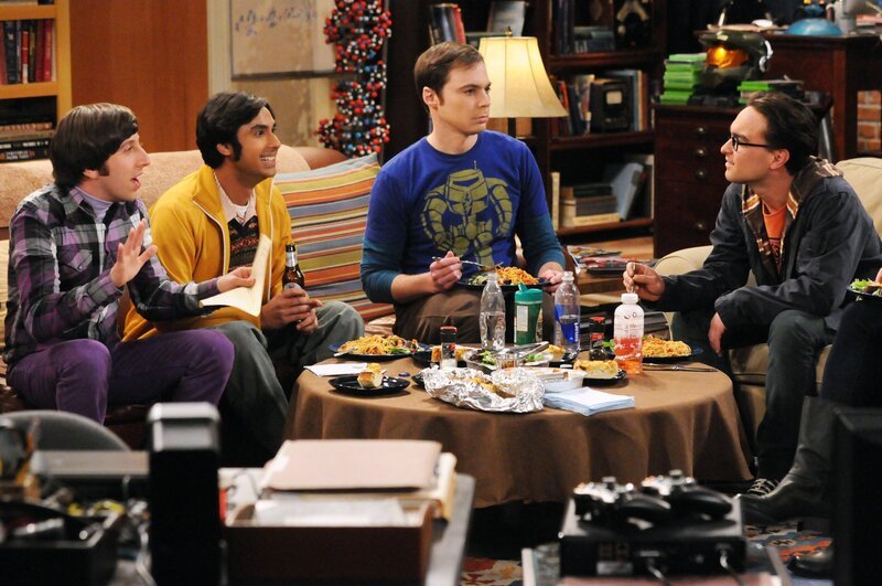 Haben so ihre ganz eigenen Probleme: Sheldon (Jim Parsons, 2.v.r.), Rajesh (Kunal Nayyar, 2.v.l.), Leonard (Johnny Galecki, r.) und Howard (Simon Helberg, l.) … – Bild: Warner Bros. Television