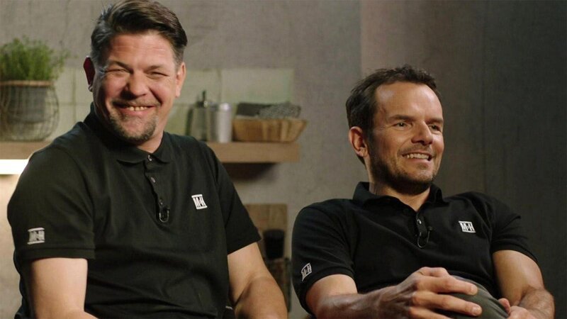 Tim Mälzer und Steffen Henssler (r.) – Bild: RTL Living