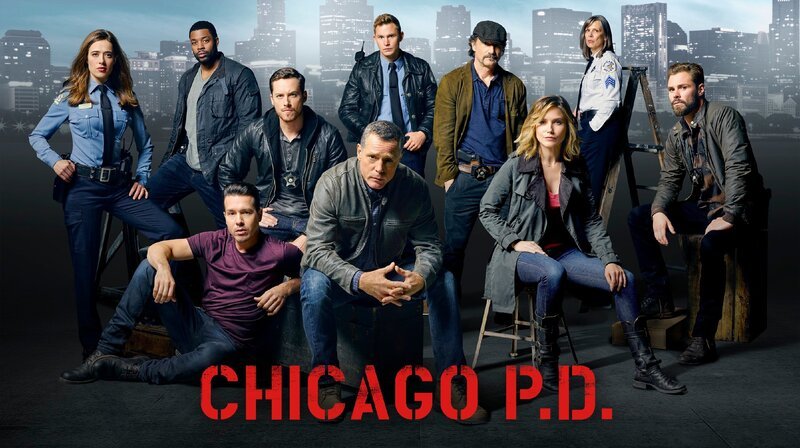 Artwork zur 3. Staffel von Chicago P.D mit (v.l.:) Kim Burgess (Marina Squerciati), Antonio Dawson (Jon Seda), Kevin Atwater (Laroyce Hawkins), Jay Halstead (Jesse Lee Soffer), Hank Voight (Jason Beghe), Sean Roman (Brian Geraghty), Alvin Olinsky (Elias Koteas), Erin Lindsay (Sophia Bush), Trudy Platt (Amy Morton) und Adam Ruzek (Patrick John Flueger). – Bild: VOXup