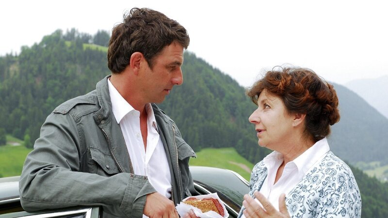 Martin Gruber (Hans Sigl), Elisabeth Gruber (Monika Baumgarnter). – Bild: ORF/​ZDF/​Hans Seidenabel