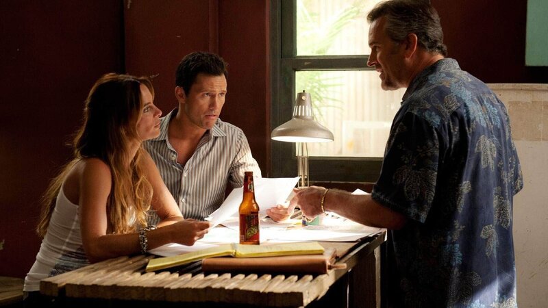 (V.l.) Fiona Glenanne (Gabrielle Anwar), Sam Axe (Bruce Campbell) und Michael Weston (Jeffrey Donovan) wollen verhindern, dass eine Chemiewaffe in die falschen Hände gerät. – Bild: RTL /​ USA Network