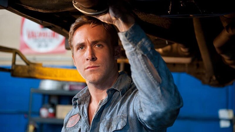 Der namenlose „Driver“ (Ryan Gosling) gilt als der beste Fahrer für die Fluchtfahrzeuge von Raubüberfällen.; Der namenlose „Driver“ (Ryan Gosling) gilt als der beste Fahrer für die Fluchtfahrzeuge von Raubüberfällen. – Bild: RTLZWEI