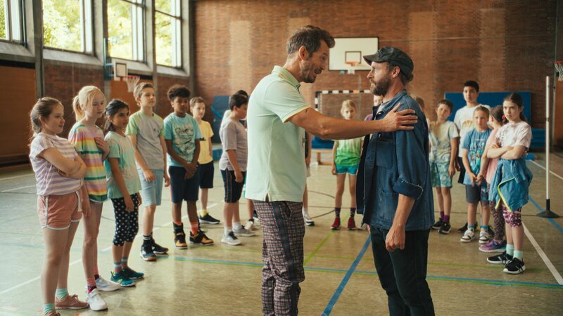 Bernd Seifert (Stefan Murr), Florian Eder (Florian Brückner, r.) – Bild: RTL