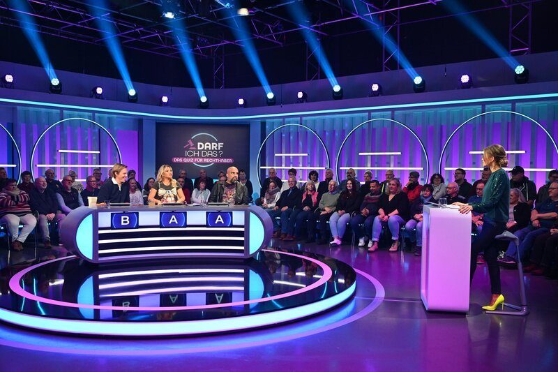 (v.l.n.r.) Simon Gosejohann; Evelyn Burdecki; Abdel Karim; Laura Karasek – Bild: Joyn /​ Willi Weber