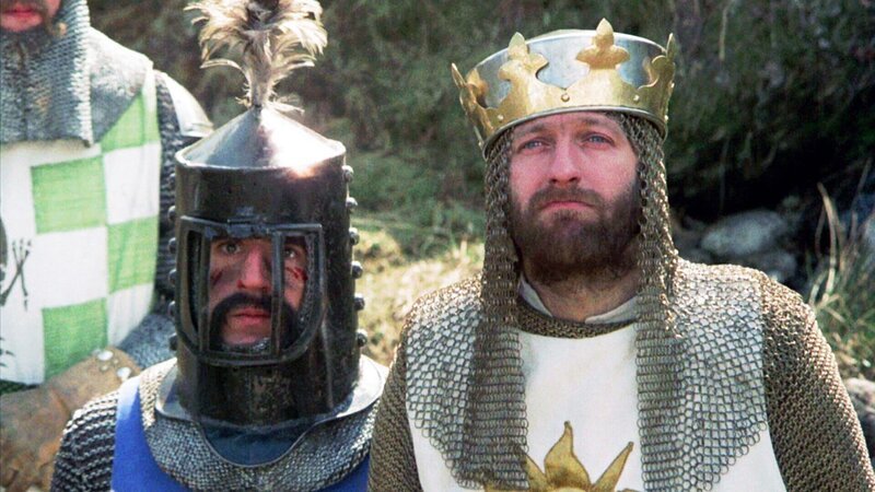 König Artus (Graham Chapman, re.) und sein Ritter Sir Bedevere (Terry Jones, li.) – Bild: RTL II