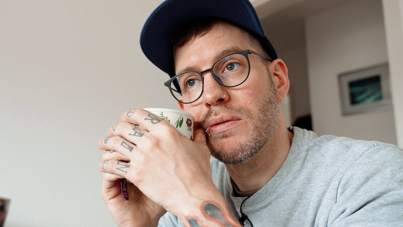 Mirco Biscioni leidet an einer Zwangsstörung. – Bild: SRF