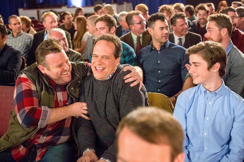 (v.li.): Adam Bartley (Hank), Diedrich Bader (Greg Otto), Daniel DiMaggio (Oliver Otto). – Bild: ORF/​Disney/​ABC