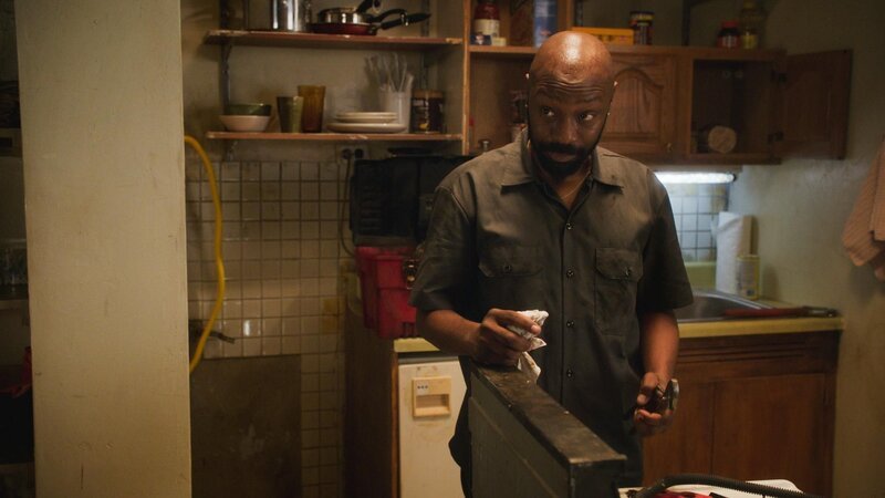 Shinwell (Nelsan Ellis), Watsons ehemaliger Patient, findet auf Grund seiner kriminellen Vergangenheit keinen Job. Kann Watson ihm zurück ins Leben helfen? – Bild: CBS Broadcasting, Inc. All Rights Reserved