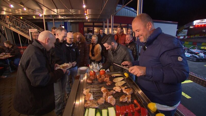 Hat der „Silberpfeil“ doch ein Chance? Frank Rosin (r.) gibt Hilfestellung … – Bild: Kabel Eins