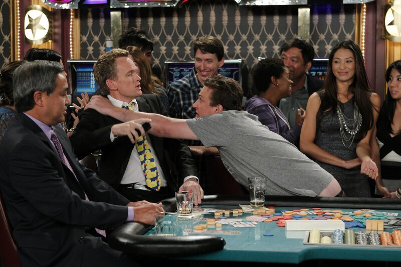 Eigentlich wollte Marshall (Jason Segel, r.) keinen Alkohol mehr trinken – doch dann kommt alles ganz anders … – Bild: 20th Century Fox International Television