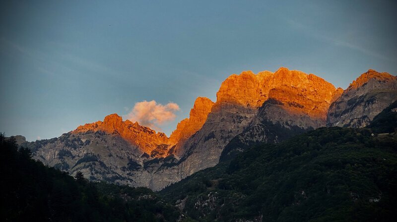 Sonnenuntergang in den albanischen Alpen. – Bild: NDR Sonnenuntergang in den albanischen Alpen. – Bild: NDR