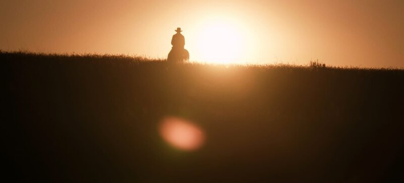 Die dreiteilige Reihe „In den Fußstapfen von Lucky Luke“ spürt den Vorbildern der beliebten Comicfiguren nach. – Bild: Grand Angle Productions