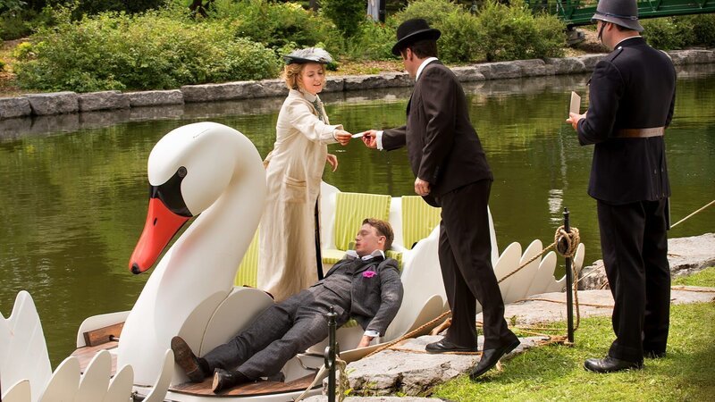 Julia Ogden (Helene Joy, l.) und William Murdoch (Yannick Bisson, r.) – Bild: Shaftesbury