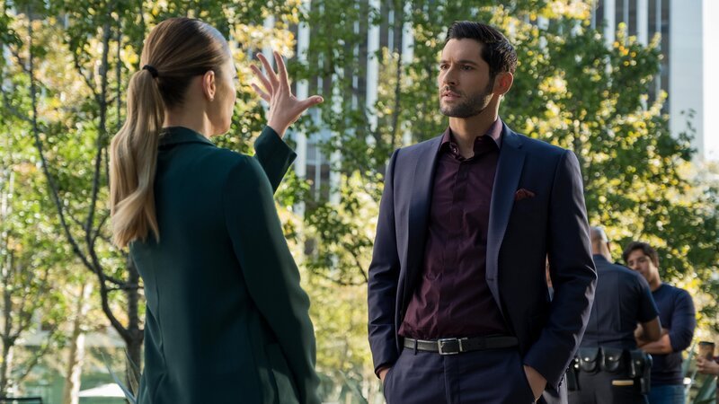 Lucifer (Tom Ellis), Chloe (Lauren German). – Bild: RTL /​ WBEI /​ In der Orgienhose zur Arbeit