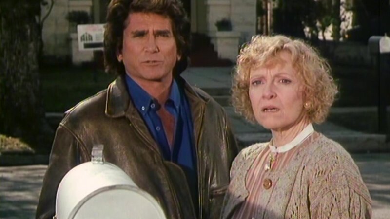  …. und unsere kranken Nachbarn

Jonathan (Michael Landon) erklärt Mrs. Raney (Anita Jesse) etwas. – Bild: Bibel TV