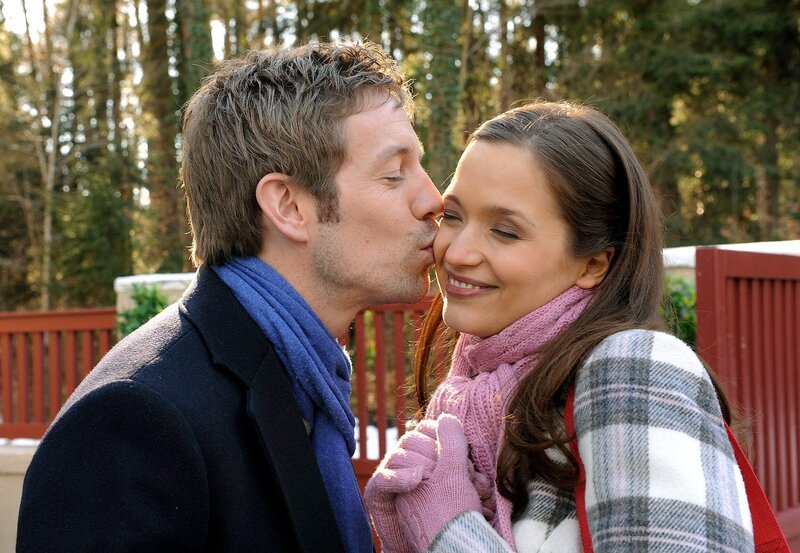 ARD STURM DER LIEBE FOLGE 1281, am Donnerstag (14.04.11) um 15:10 Uhr im ERSTEN. Die Freude ist groß: Markus (Tobias Dürr, l.) beglückwünscht Eva (Uta Kargel, r.) zu ihrem Vertrag für ein Kinderbuch! – Bild: ARD/​Ann Paur