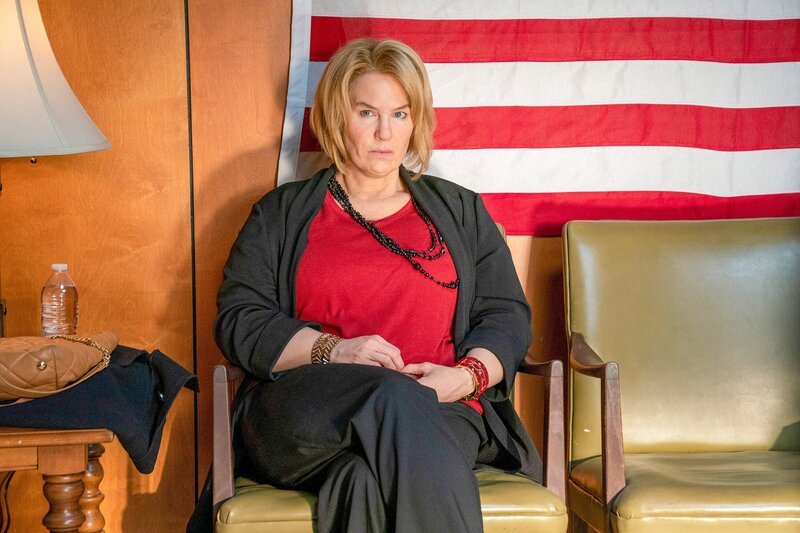 Renée Zellweger (Pam Hupp). – Bild: ORF/​Universal/​NBC/​Skip Bolen