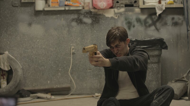 Recreation of mafia goon pointing gun – Bild: Discovery Communications