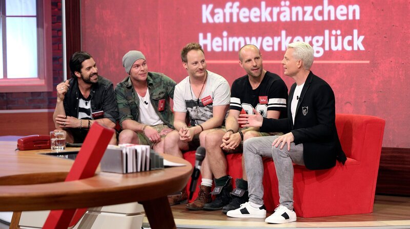 In jeder Sendung tritt ein Team von vier Prominenten gegen acht Kandidaten aus dem Südwesten an – vier Kinder und vier Erwachsene. – Bild: SWR/​Bavaria/​Frank Hempel