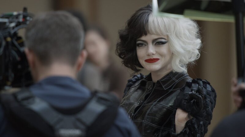 In „Cruella“ spielt Emma Stone die Hauptrolle als Disney-Schurkin. – Bild: ZDF und Prime Entertainment Group – 2023./​Prime Entertainment Group – 2023