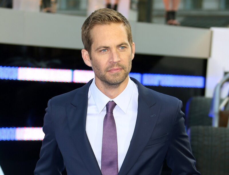 Paul Walker war nicht nur ein erfolgreicher Schauspieler, sondern auch ein Frauenschwarm. Er starb mit 40 Jahren bei einem Autounfall. – Bild: invision /​ ryan, joel /​ ZDF