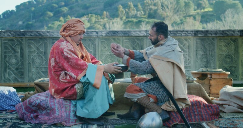 Roger I. (Sam Randazzo) beim Emir von Palermo (Ramzi Harrabi) nach der Eroberung der Stadt. – Bild: ZDF und Harald Erschbaumer/​EPO-Film