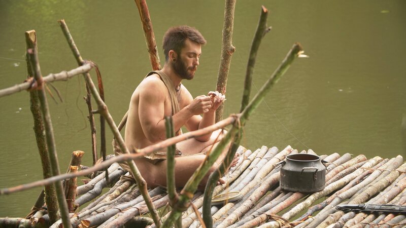 Dan macht etwas, das am Dock arbeitet. – Bild: Discovery Communications LLC