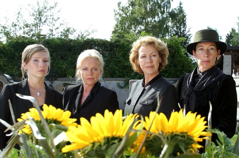 (v.li.): Martina Poel (Sabine), Brigitte Kren (Maria), Gaby Dohm (Henriette), Adele Neuhauser (Julie). – Bild: ZDF und ORF