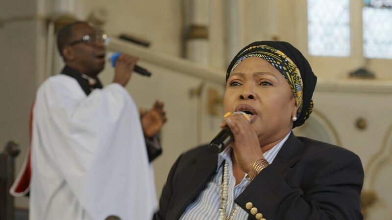 Gottesdienst der nigerianischen Seelsorge-Gemeinde in der Kirche All Saints, New Cross, London. – Bild: ORF/​Feature Film