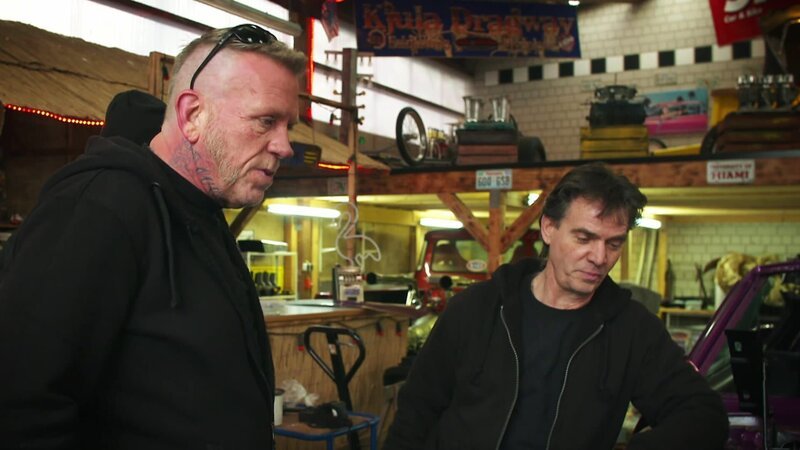 Klaus Borrmann (L.) and his team work hard in the Hanseatic city to master the challenges. – Bild: DMAX