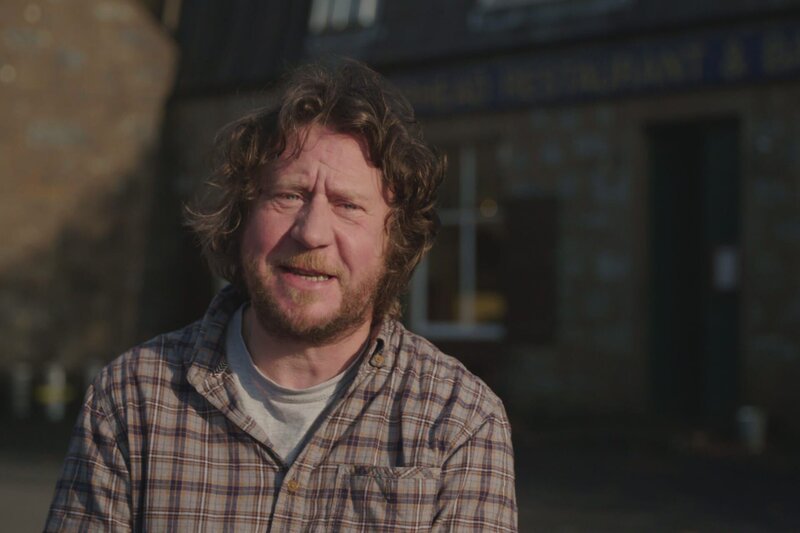 Kennie Johnson ist Musiker und Mandolinenbauer. – Bild: ZDF und arte/​Reiner Bauer