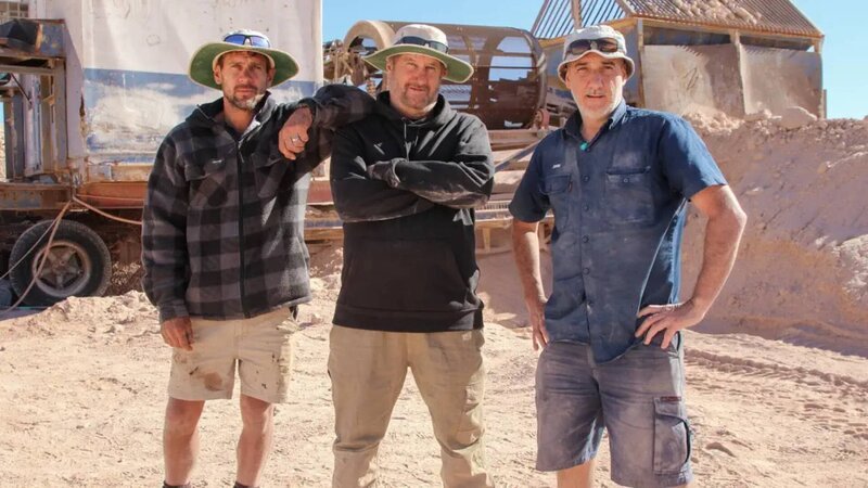 L-R: Paul Coon, Mark I’Anson, John Nassar – Bild: Warner Bros. Discovery