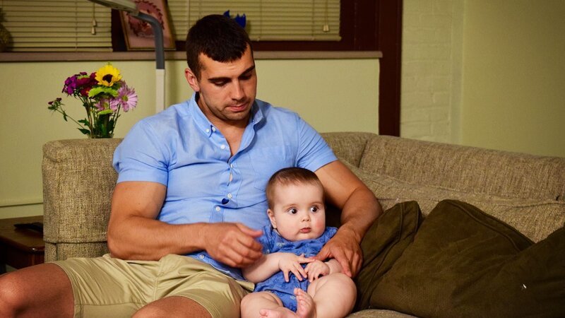 SASHA hang out with KAREN and BETSY’s baby. – Bild: TLC