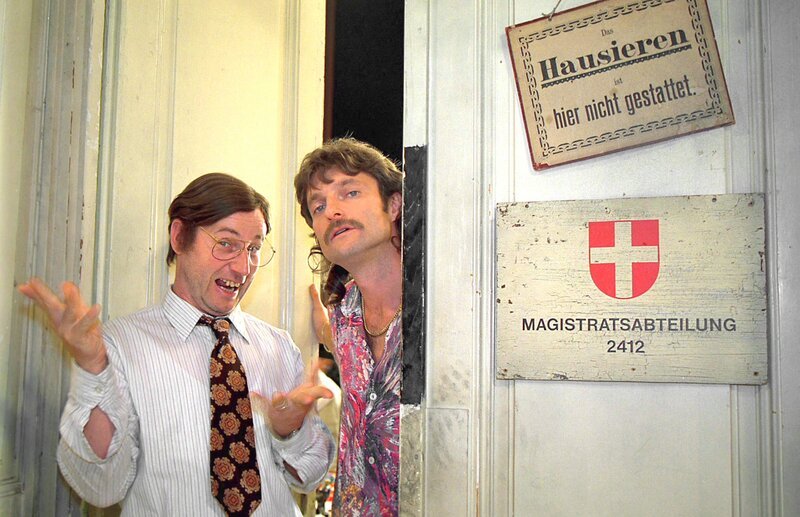 (v.li.): Roland Düringer (Ing. Breitfuß), Alfred Dorfer (Herr Weber). – Bild: ORF/​Milenko Badzic